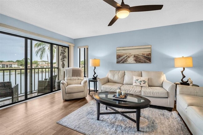 Building Photo - 2523 Pine Ridge Way S