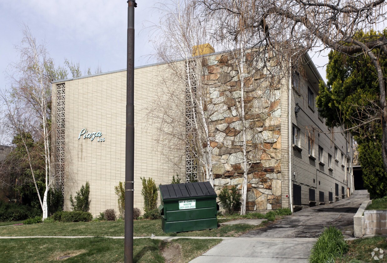 Foto del edificio - The Plaza Apartments