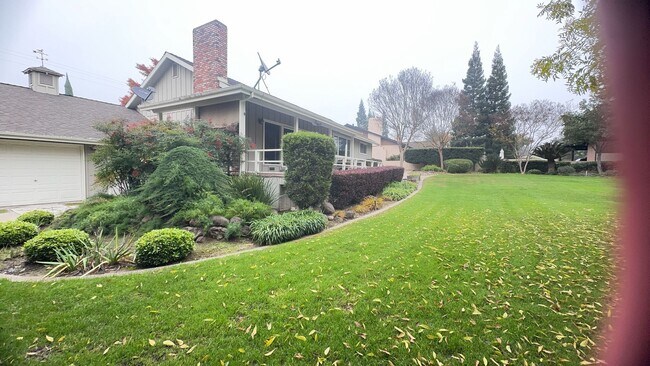 Foto del edificio - Beautiful Home with Golf course Views