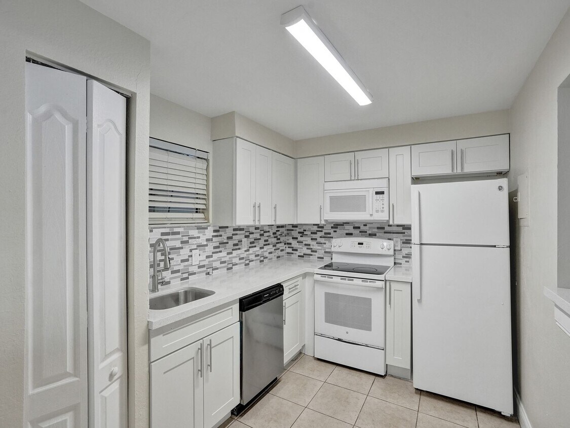 Foto principal - Modern & Spacious 2-Bedroom Condo – Prime ...