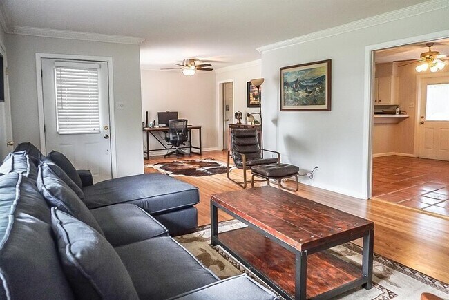 Foto del edificio - 8902 Blankenship Dr