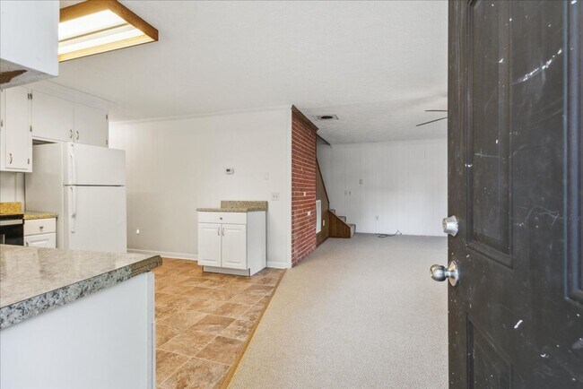 Foto del edificio - Contact Eric Rutherford at (757) 286-3742 for more information