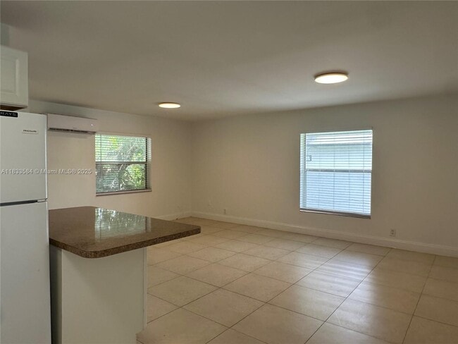 Building Photo - 1411 N Dixie Hwy