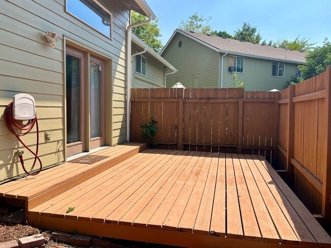 Building Photo - (WES) Spacious 2-Bed, 2-Bath Condo with Lo...