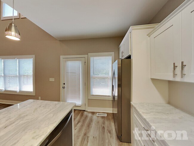 Building Photo - 1765 Bridgecrest Dr