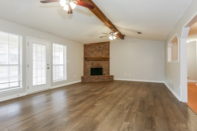 Foto del edificio - 210 Dogwood Pl Dr