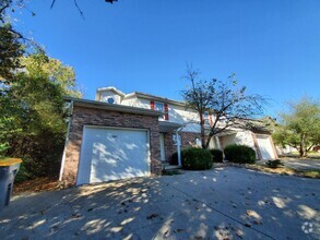 Building Photo - 147 Willow Ct