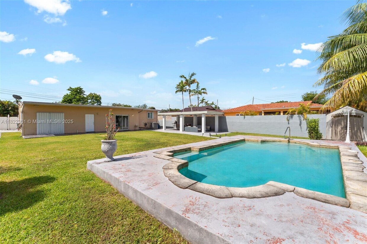 Primary Photo - 6371 SW 23rd St