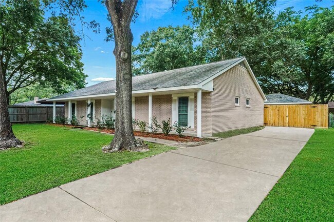 Building Photo - 2018 Westlake Rd