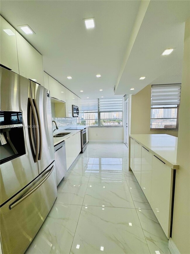 Foto del edificio - 18041 Biscayne Blvd