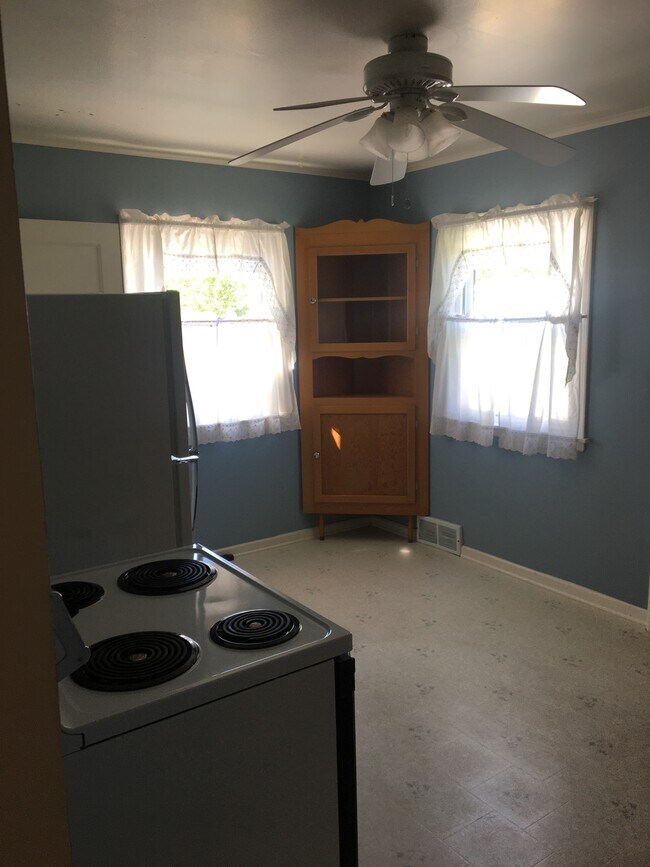 Kitchen - 2045 Chaney Rd