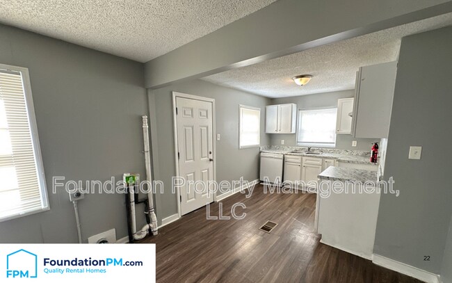 Building Photo - 1392 Kyle St