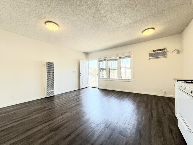 Foto del edificio - 2926 1/2 Dalton Ave