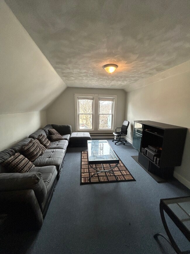 Foto del edificio - 21 Milton Ave