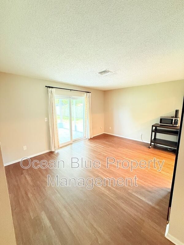 Building Photo - 329 Royal Palm Dr