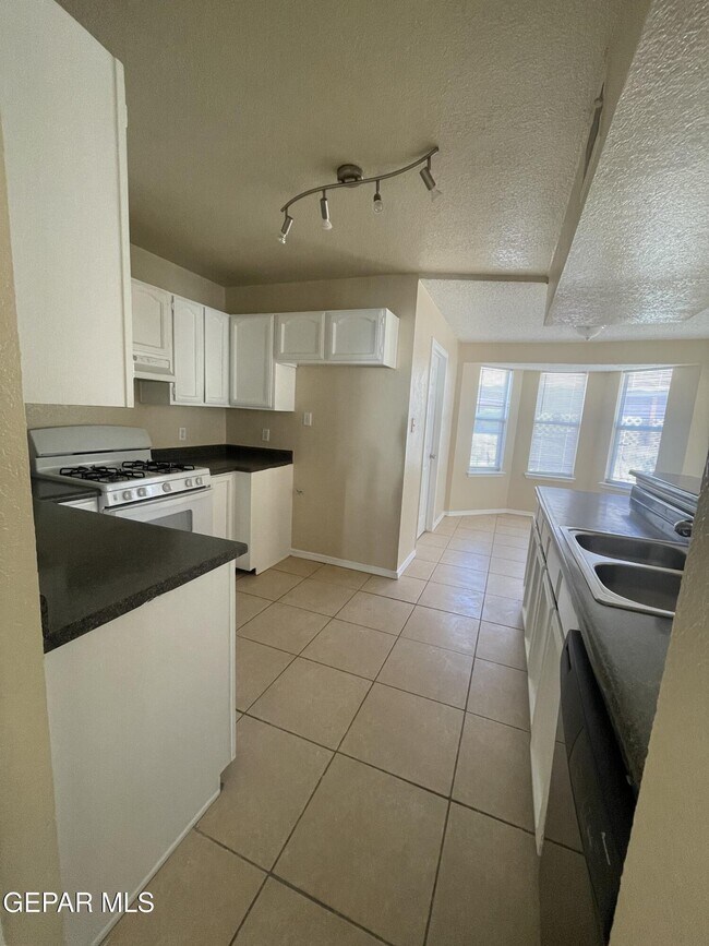 Foto del edificio - 13928 Pete La Rue Cir