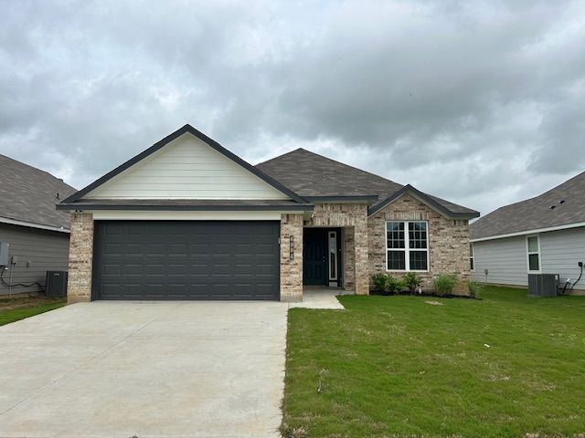 Foto principal - 4004 Centerfire Rd