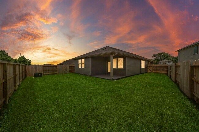 Foto del edificio - 5726 Madden Ln