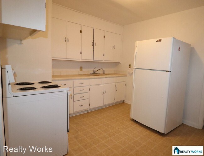 Building Photo - 3 br, 1 bath House - 3235 Potter St