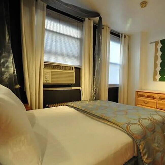 Foto del edificio - 212 E 12th St
