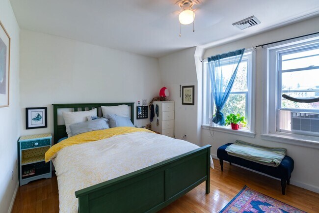 Foto del edificio - 4813 Walton Ave