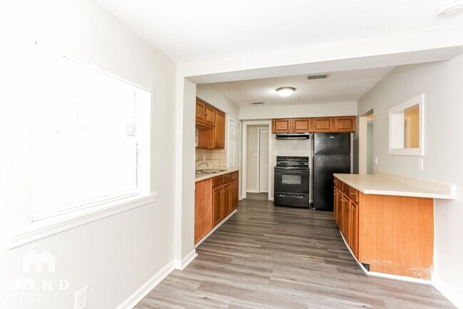 Foto del edificio - 6824 Gaillardia Rd S