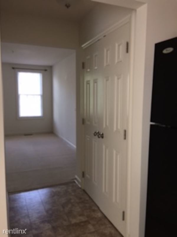 3 br, 2.5 bath Townhome 250 Persimmon Townhome Rentals in