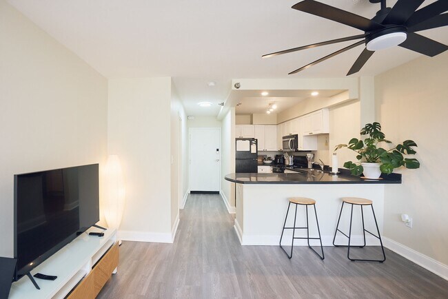 Building Photo - Furnished Buckhead Studio in Prime Peachtree Location