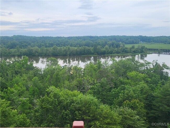Foto del edificio - 301 Beacon Ridge Dr