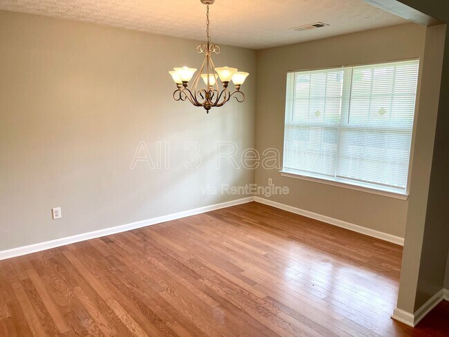 Foto del edificio - 225 Forrest Ln