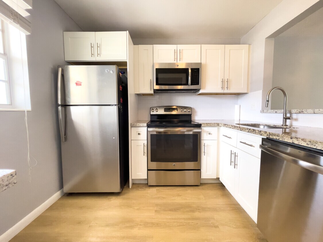Primary Photo - 2801 NW 47th Ter