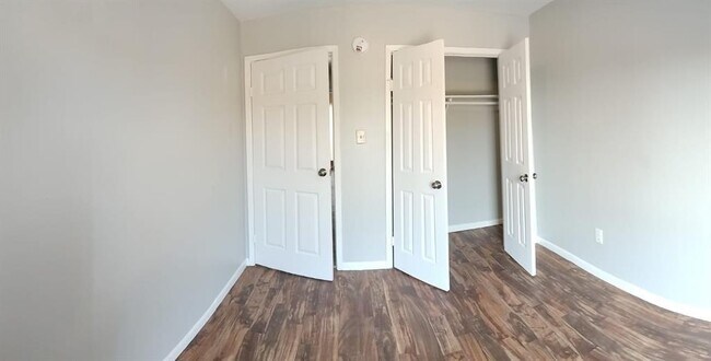 Foto del edificio - 7718 W Gulf Bank Rd