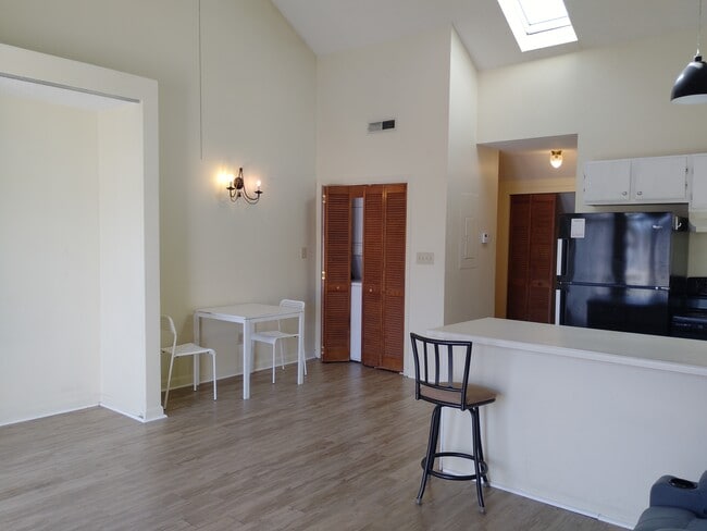 Building Photo - 510 Fairwood Lakes Dr