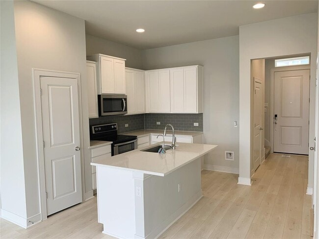 Building Photo - 2205 Vino Dulce