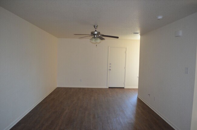 Foto del edificio - 400 Elbert Ln