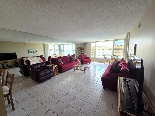 Foto del edificio - 632 Edgewater Dr