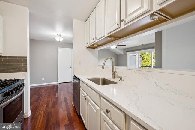 Foto del edificio - 706 Woodhollow Dr