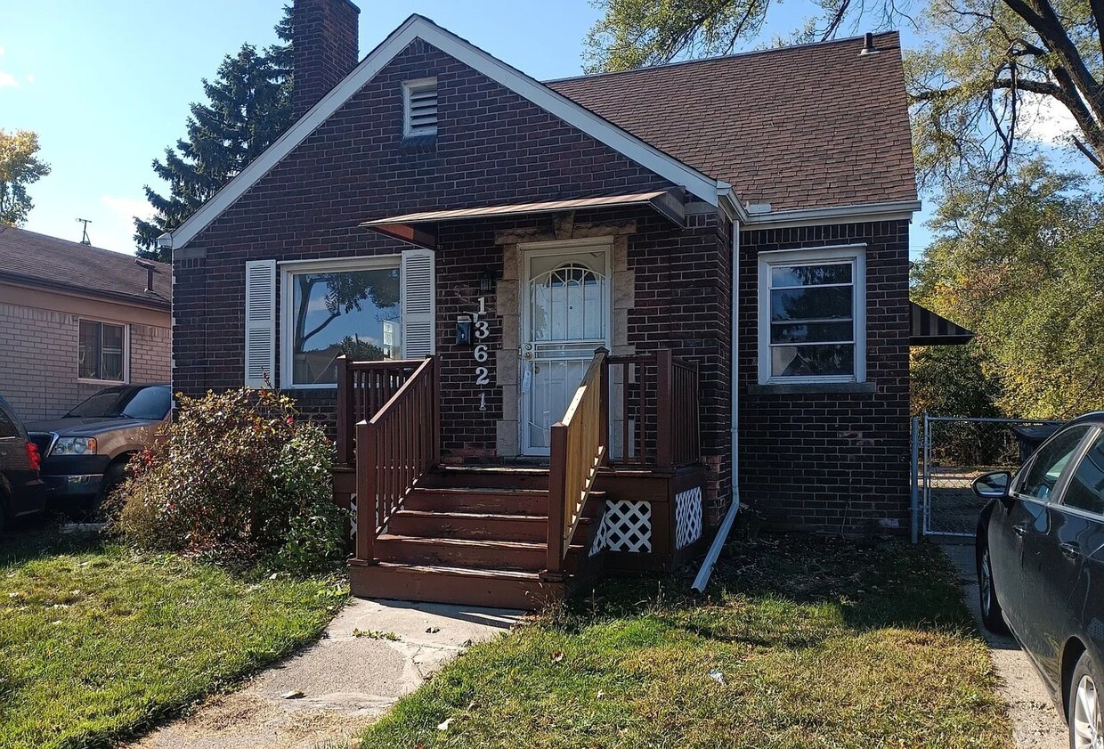 Primary Photo - Charming 3 Bedroom Bungalow