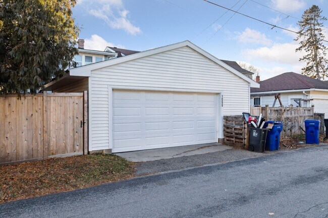 Building Photo - 1099 Orange Ave E