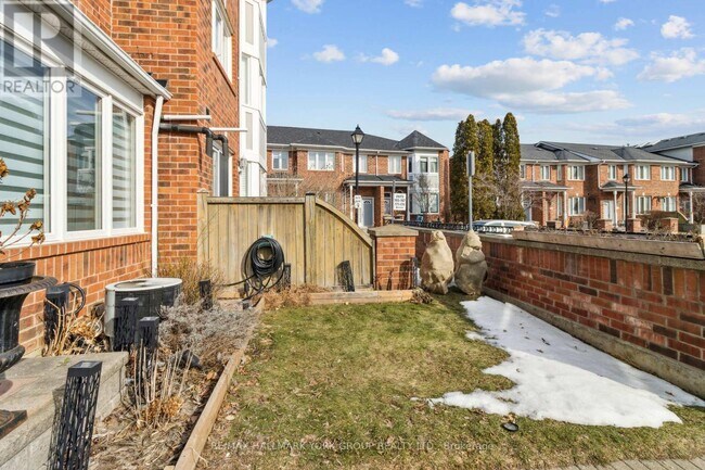 Building Photo - 18 Clark Ave W