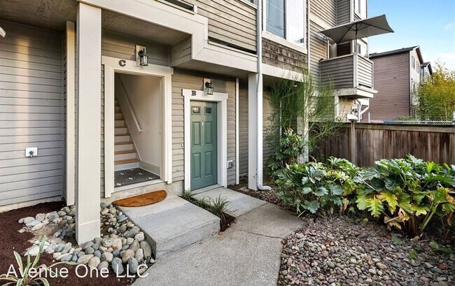 Building Photo - 2 br, 1.5 bath House - 4346 7th Ave NE Unit C