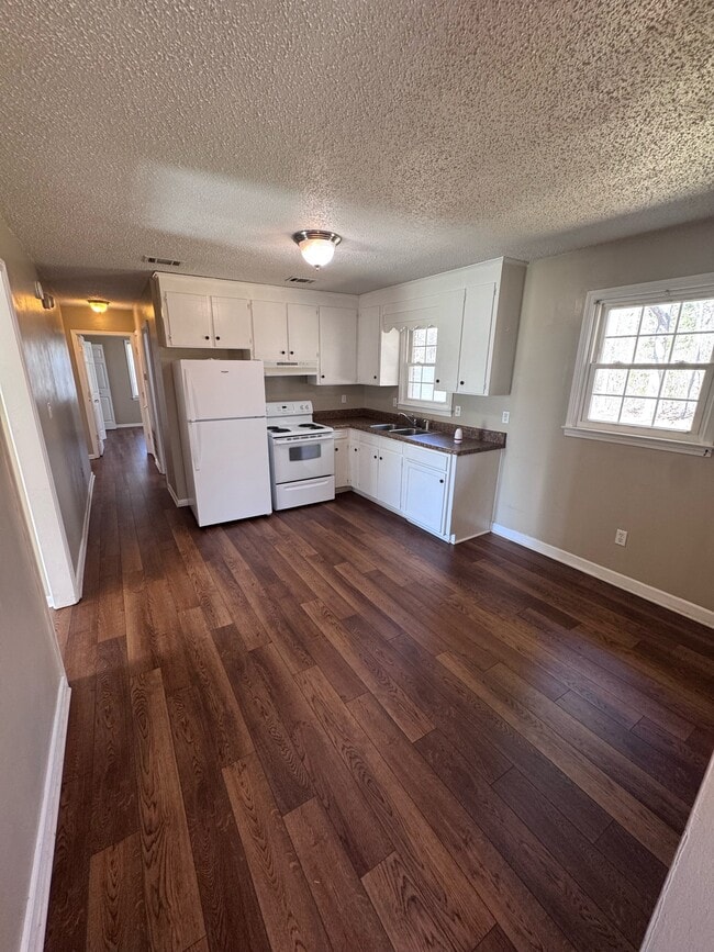 Building Photo - 112 Ashcroft Dr