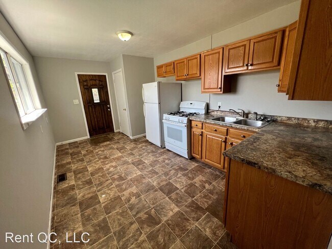 Building Photo - 3 br, 1 bath House - 1216 9th St.