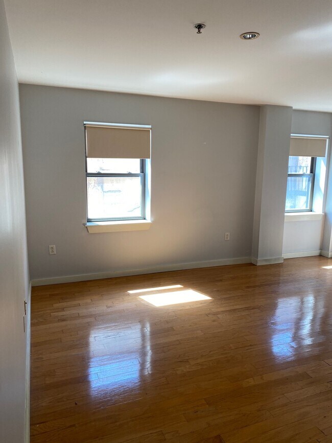 Foto del edificio - 534 Commonwealth Ave