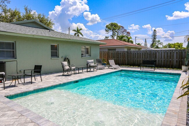 Foto del edificio - **NORTH NAPLES**FURNISHED RENTAL**POOL HOM...