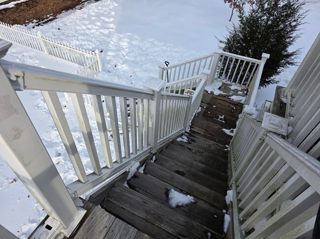 Building Photo - 140 Lake Ave S