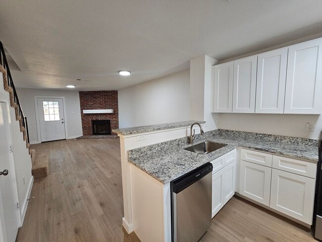 Foto del edificio - Recently rehabbed. Available now