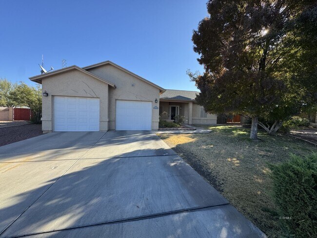 Building Photo - 2597 Dove Ln