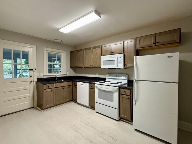 Building Photo - Spacious 3 Bed Duplex in Downtown Frederic...