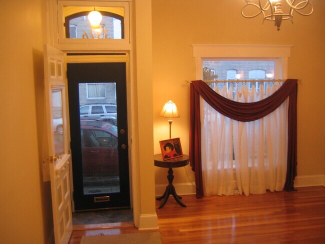 Foto del edificio - 3316 E Baltimore St